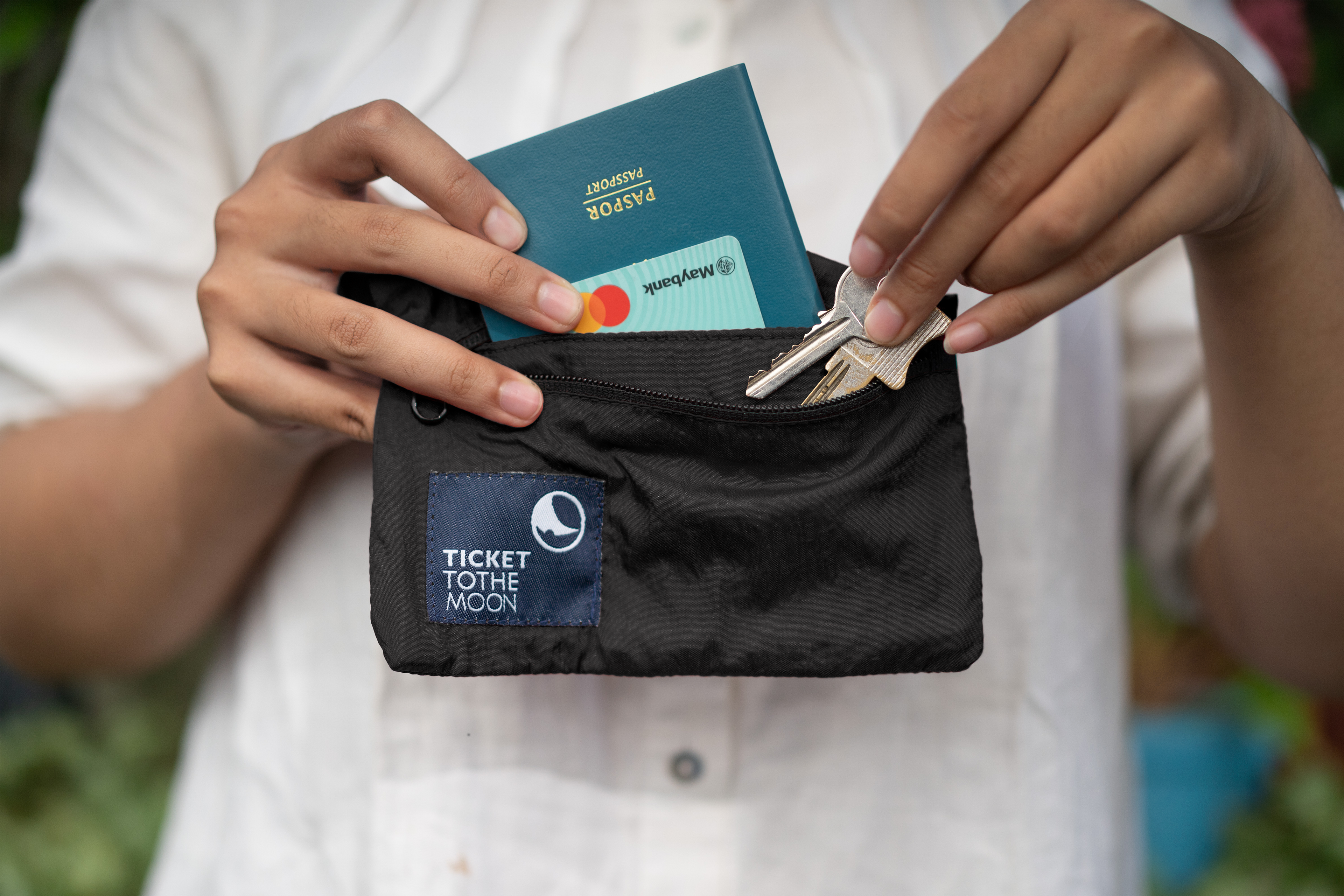 TRAVEL POUCH