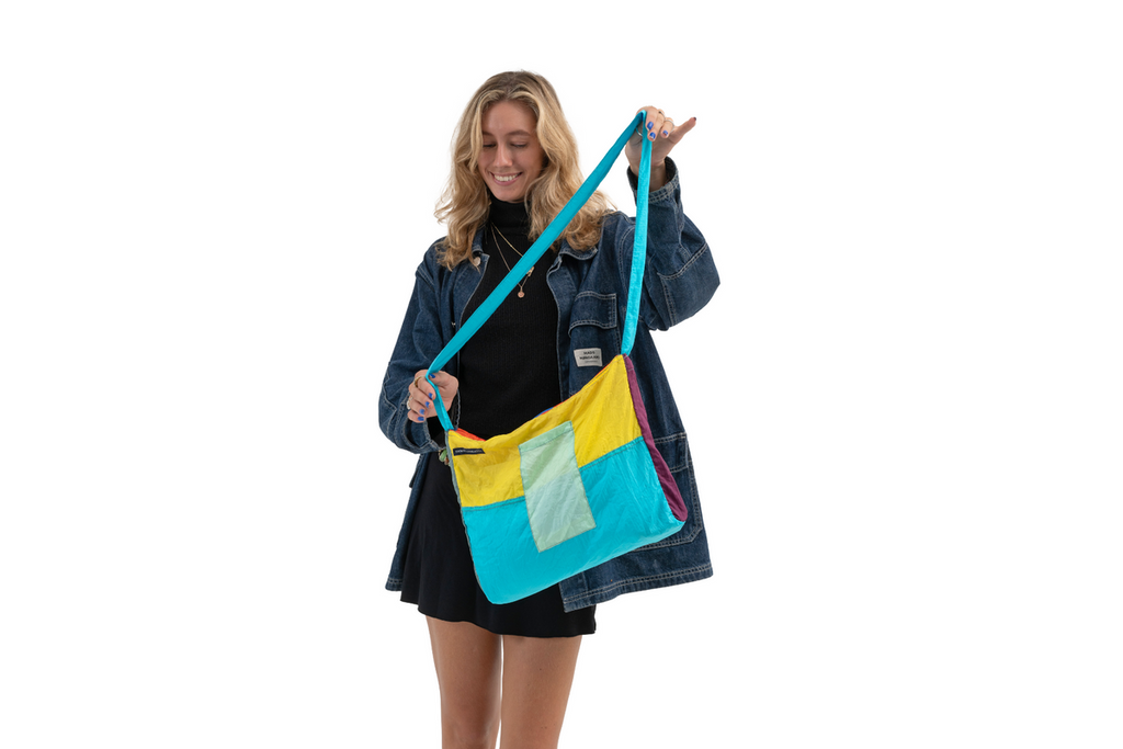 ZIPPER BAG Medium - Compact shoulder bag with zipper